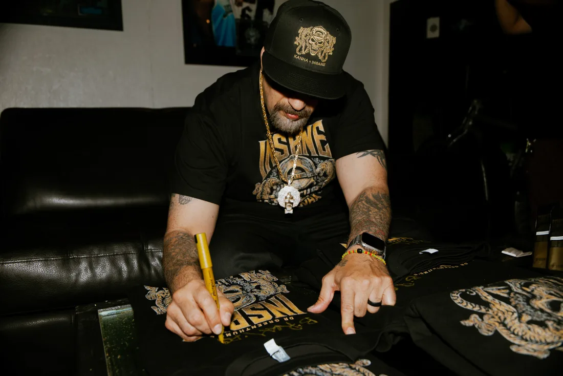 B-Real signing INSANE × KANHA merch